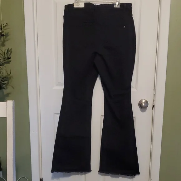 Plus size Women's Black Flare Jeans - Picture 3 of 6